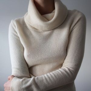 Theory Cream Cashmere Turtleneck Sweater